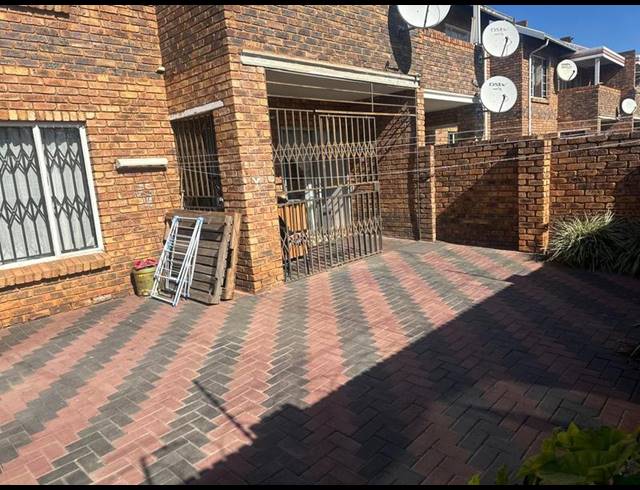 2 BEDROOM COMPLEX FOR SALE IN CLARINA